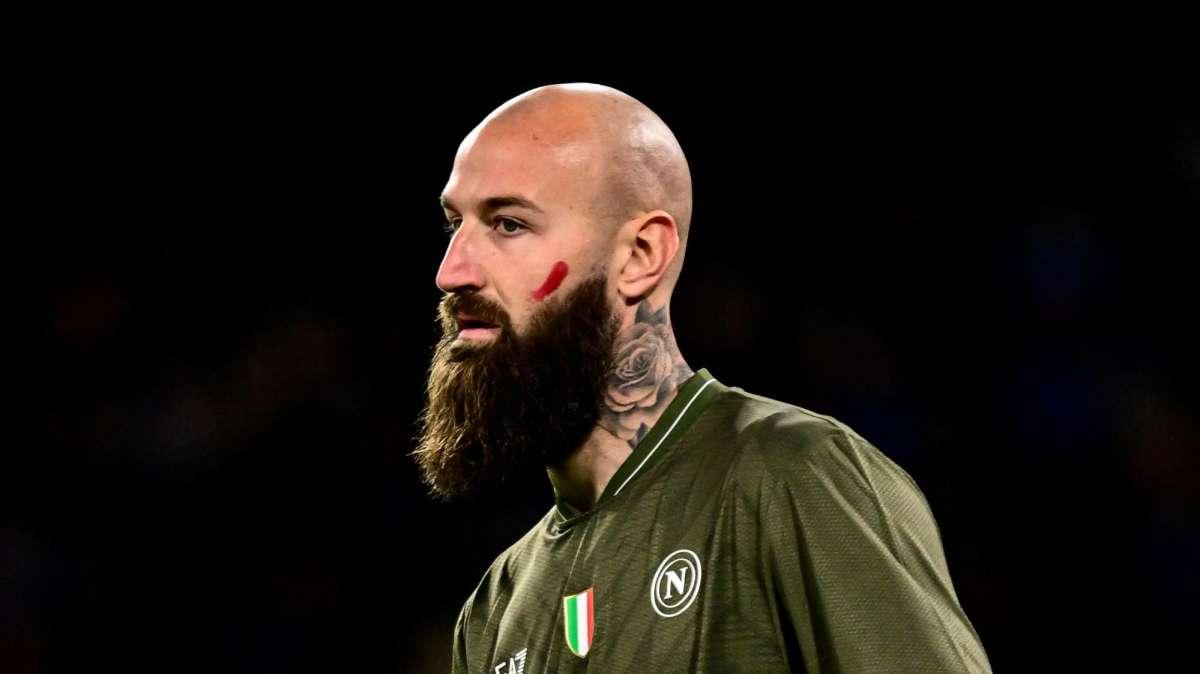 Napoli pazza di Milinkovic, para e segna 