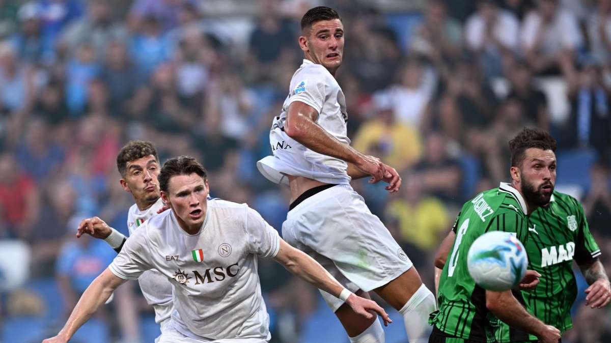 Serie A: il Napoli parte bene, Sassuolo battuto. Pari tra Genoa e Lecce 