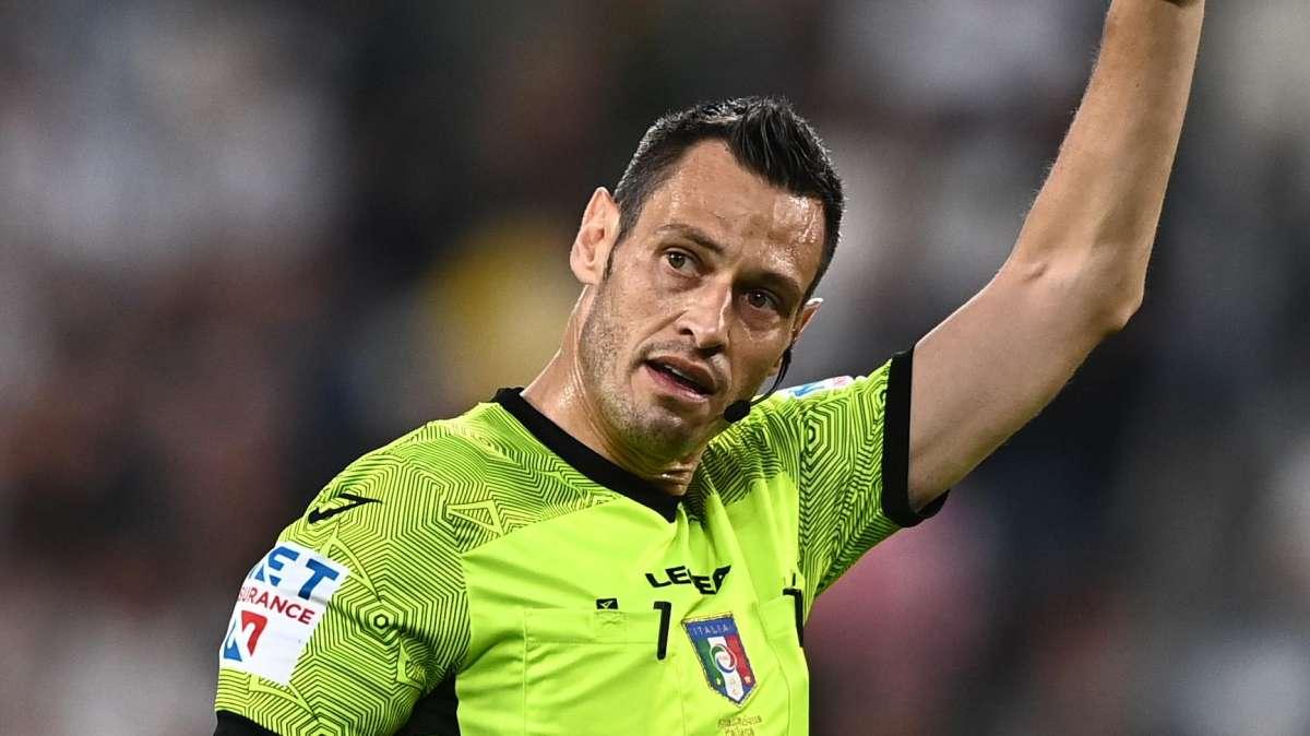 Sospesi per un mese gli arbitri Di Bello e Fourneau e per 2-3 settimane Mariani. CorSera: "Errori evidenti"