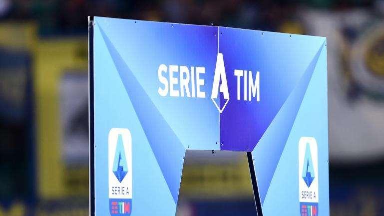 Oggi nuovo vertice per la Serie A. Stipendi, allenamenti, fisco, tra i temi