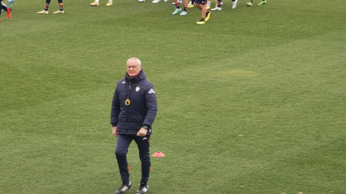Serie B - Cagliari avanti sul Bari, che sbaglia un rigore, nel primo tempo
