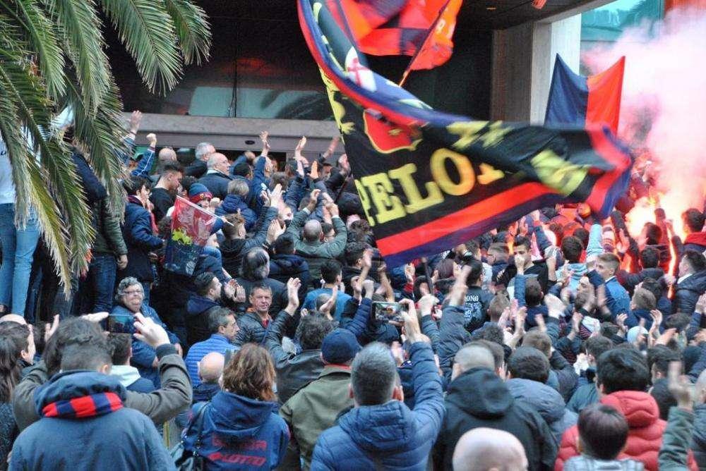 Genoa, prezzi scontati contro la contestazione