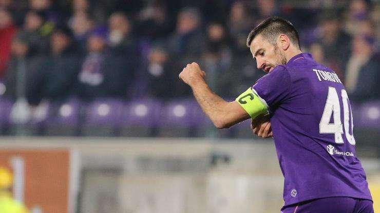 Fiorentina, Tomovic in probabile uscita a giugno: il Toro può ripensarci