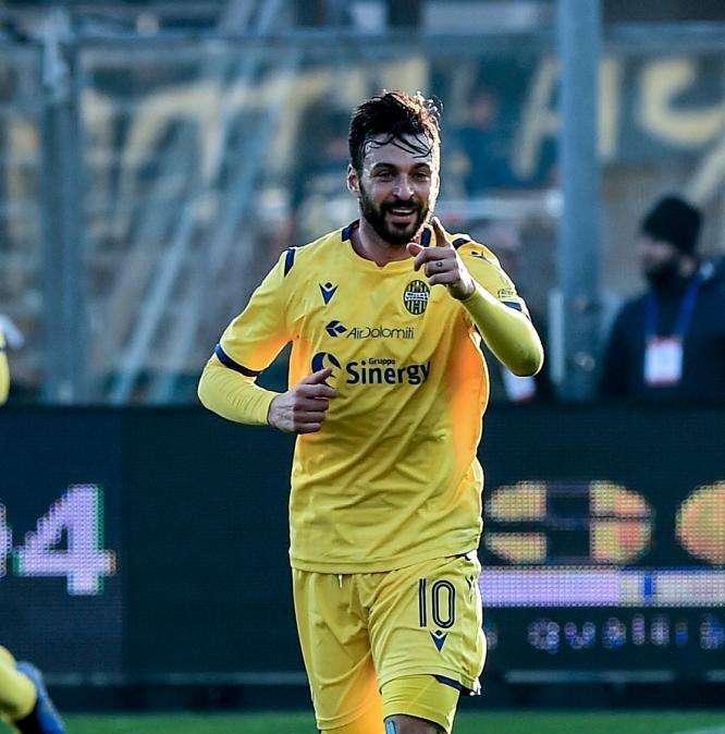 Verona, domani verrà operato Di Carmine per l'infortunio al dito 
