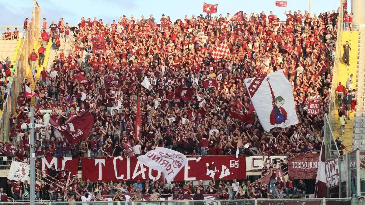 Granata Store aperto nel tardo pomeriggio 