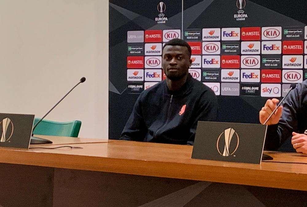 Niang verso gli Emirati arabi, Sfida all'OM 