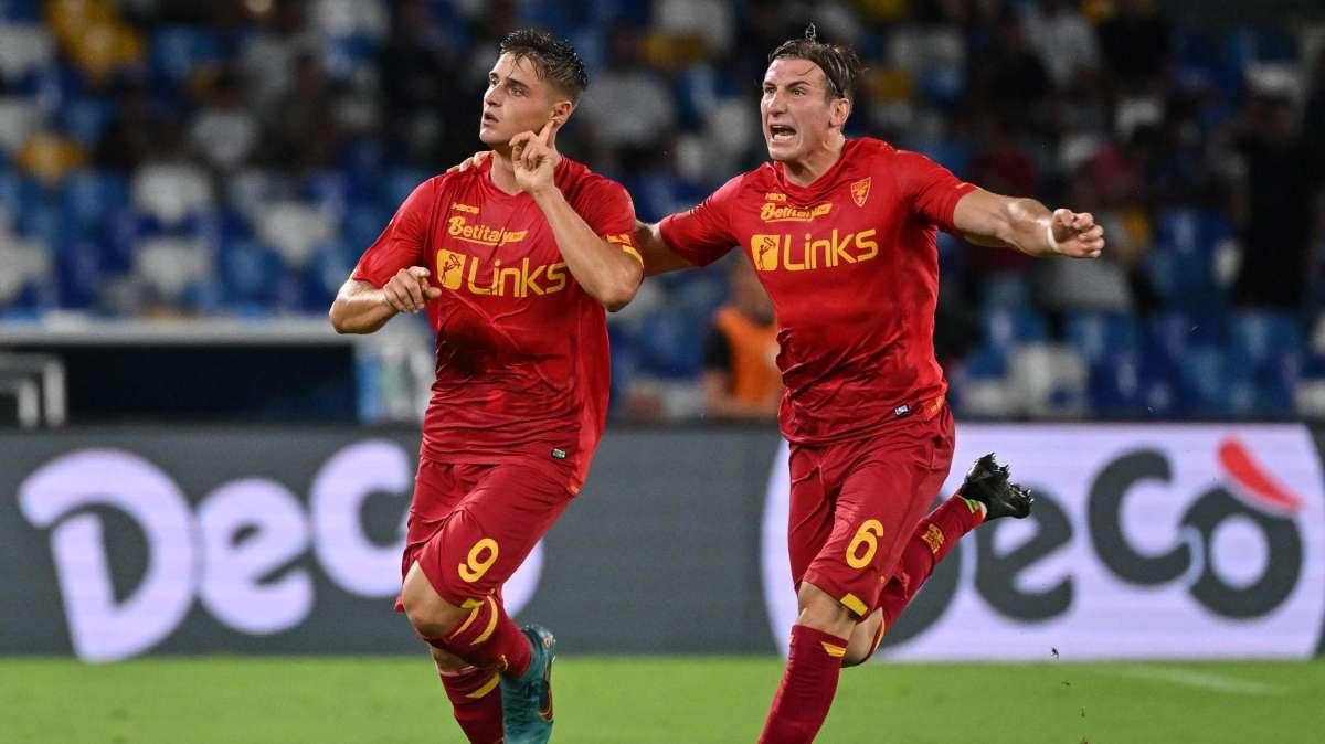 Serie A: il Lecce passa a Marassi 0-2. Decidono Colombo e Banda