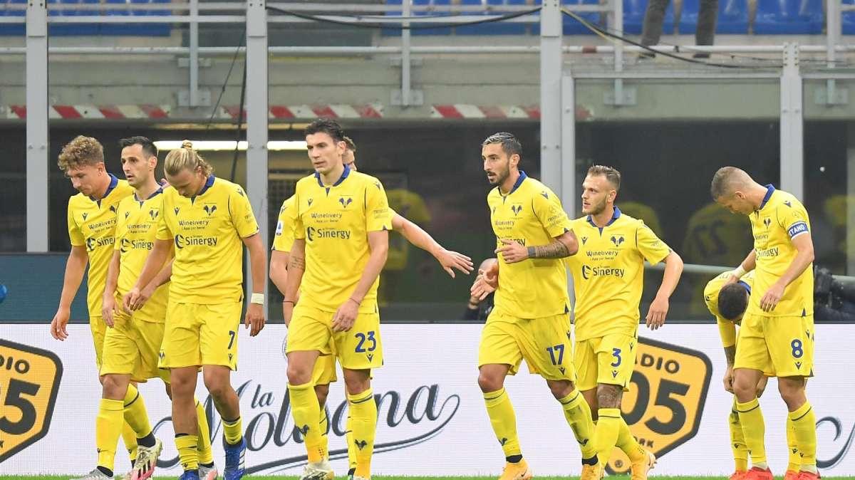 Verona avanti all'Olimpico all'intervallo, autorete di Lazzari