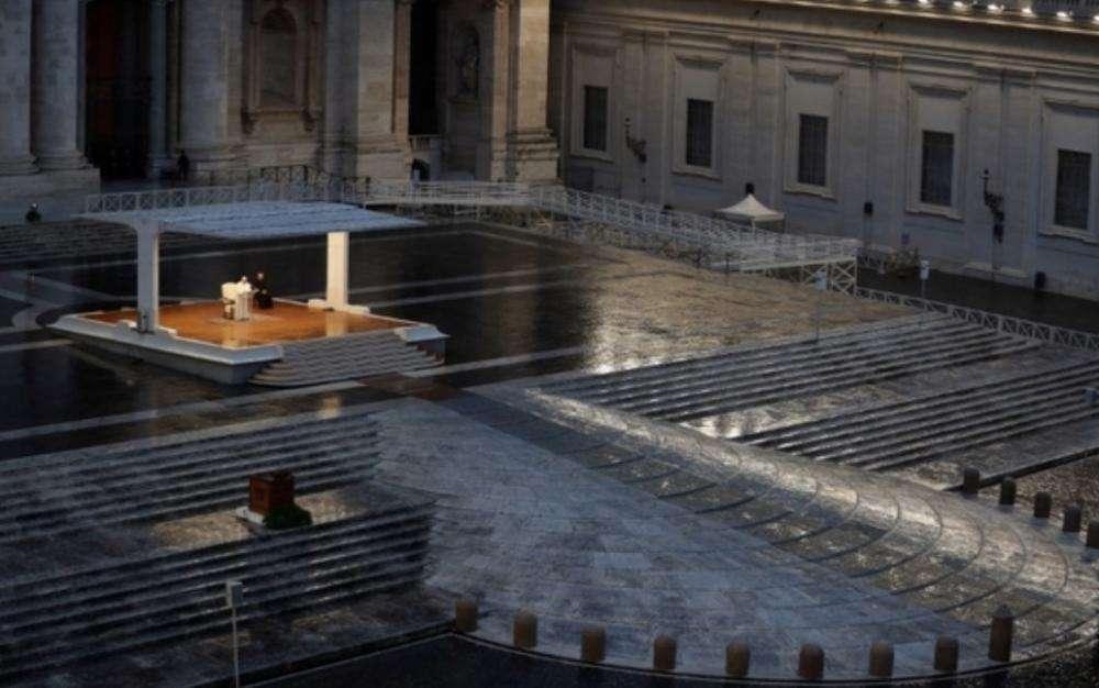 Papa Francesco ha pregato e impartito la Benedizione “Urbi et Obi” 