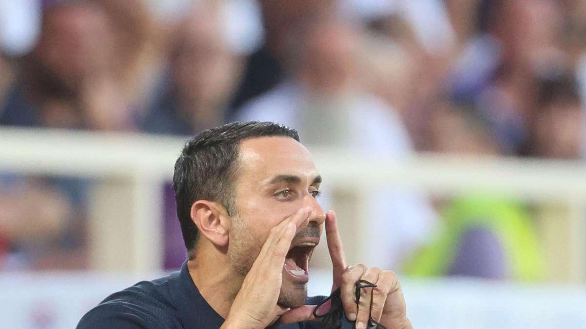 Conference League - Cuore viola, la Fiorentina passa ai rigori in nove