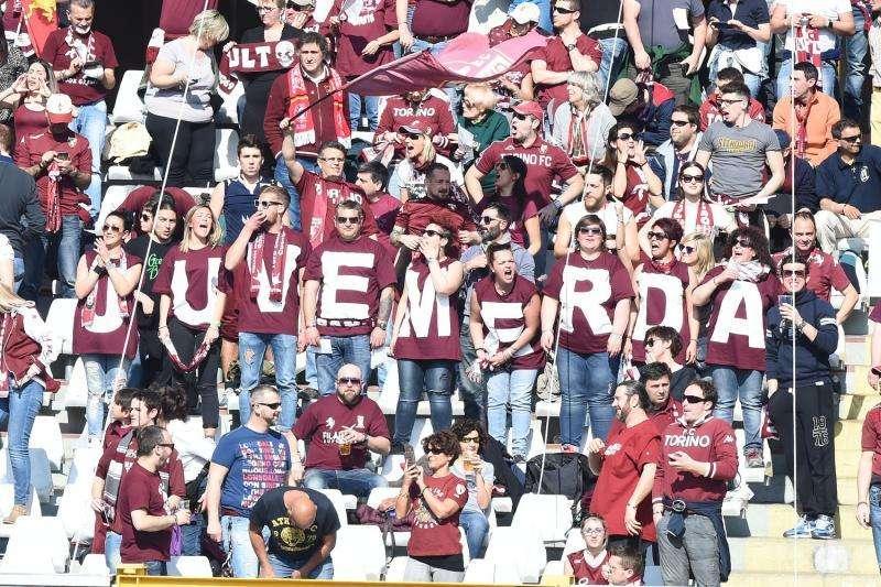 Scontri furenti tra tifosi a Modena: almeno un ferito tra i supporter granata