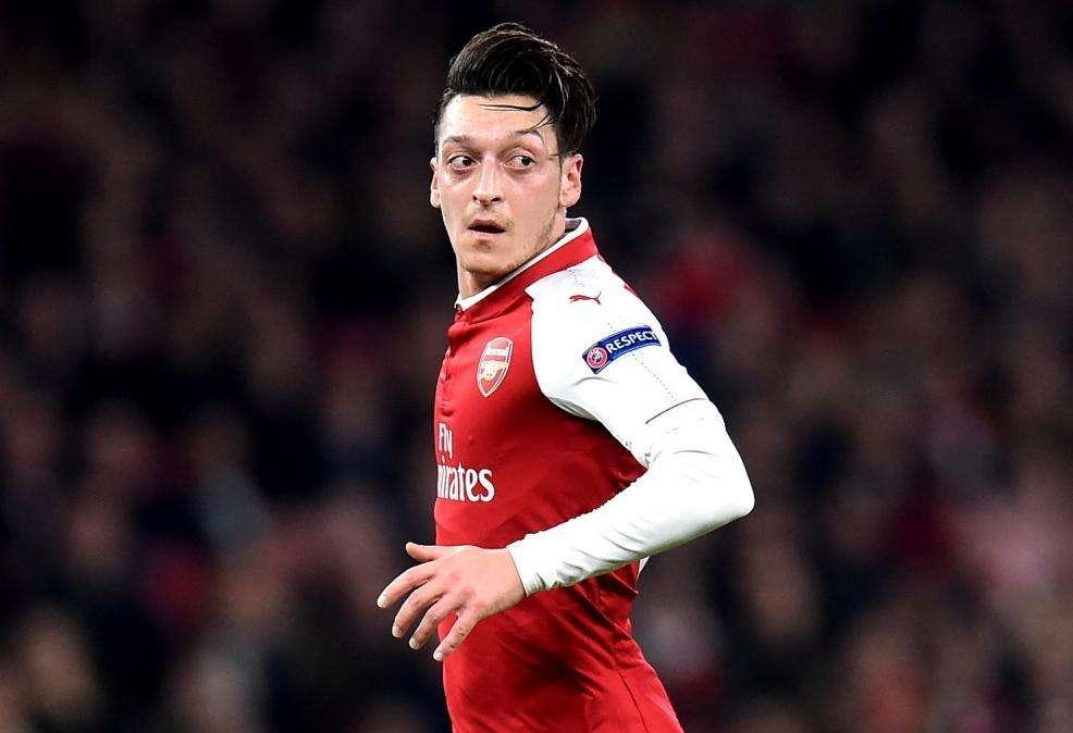 Paura per Özil e Kolasinac aggrediti da malviventi con coltelli