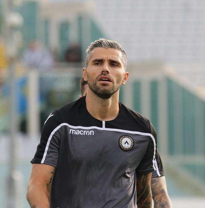 UFFICIALE, Behrami al Genoa 