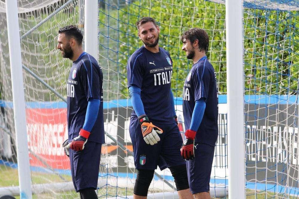 Donnarumma “blocca” Sirigu