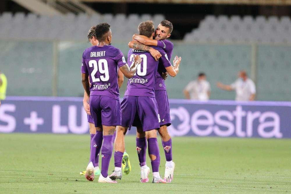 Primi tempi, il Lecce crolla in casa con la Fiorentina, pari Udinese