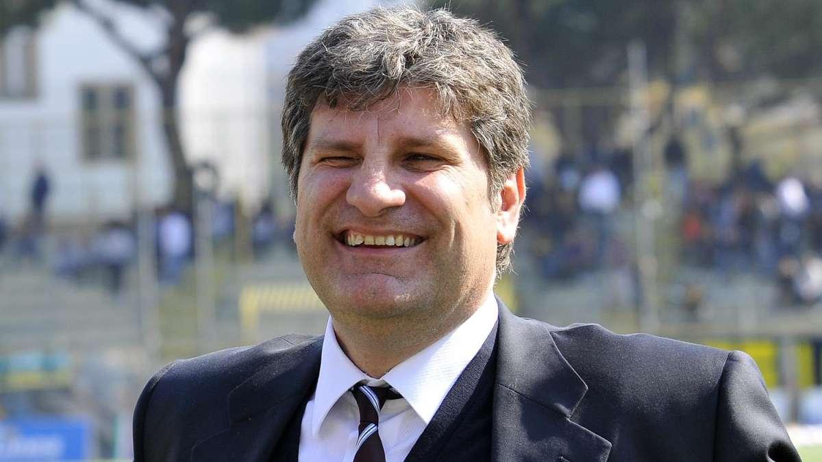 Comi smentisce ogni contatto con i viola