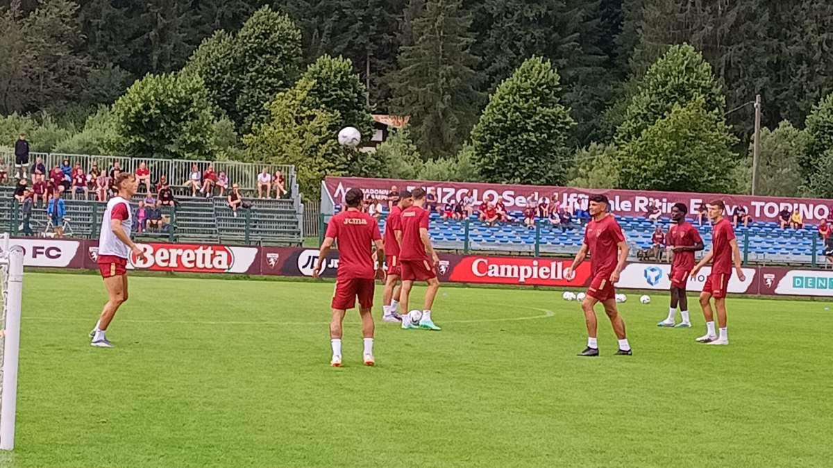 LIVE – Il Torino torna a lavorare in vista dell’amichevole di domani: movimenti che portano al tiro in porta. Juric: “Palleggia … Accelera … Fai gol”