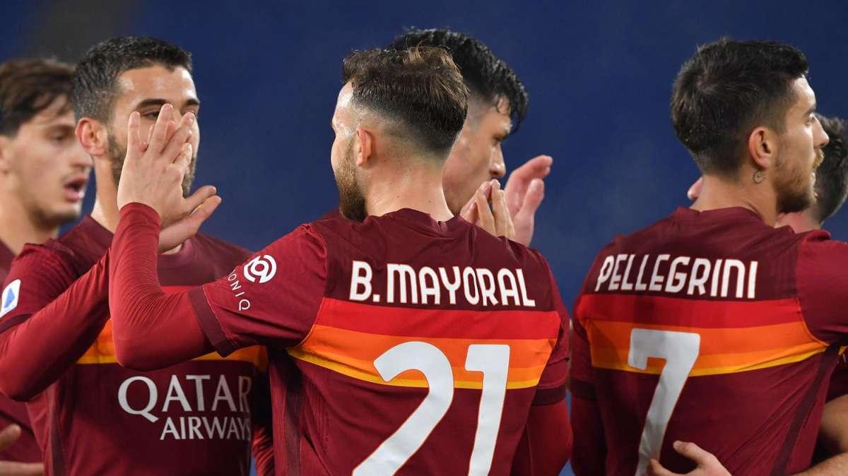 Primo tempo a senso unico all'Olimpico: Roma avanti 3-0 sul Verona