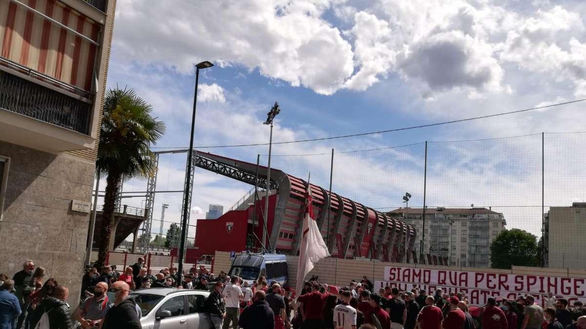 I tifosi granata incitano la squadra in vista di Toro-Parma