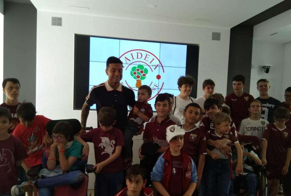 Izzo ha incontrato i bambini seguiti dalla Fondazione Paideia 