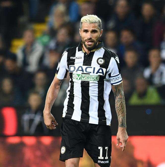 Behrami si allena con il Genoa: è il primo possibile rinforzo per Nicola