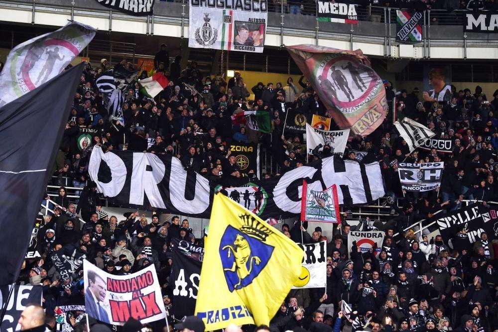 Nove tifosi bianconeri francesi arrestati dalla Digos. C'è anche un poliziotto 