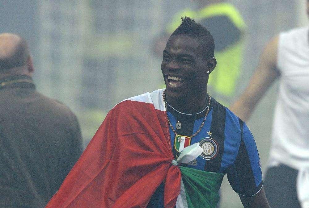 Balotelli fermato a Milano per...giochi d'acqua