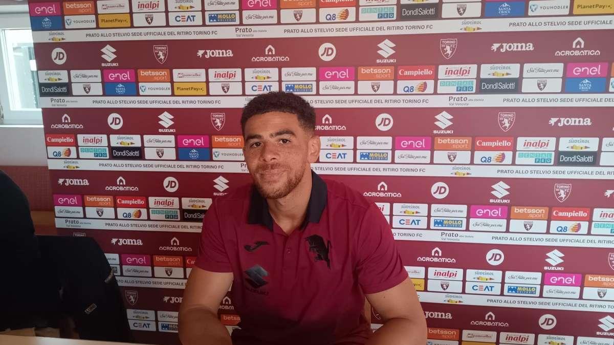 Adams: “Spero di fare più di 10 gol con l’aiuto dei compagni. Posso fare anche il trequartista. E’ stato un buon ritiro” 