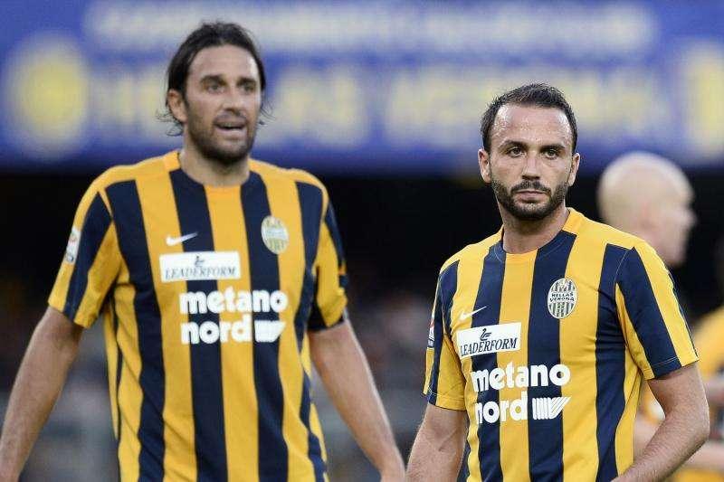 Verona, rimandato il debutto di Pazzini 