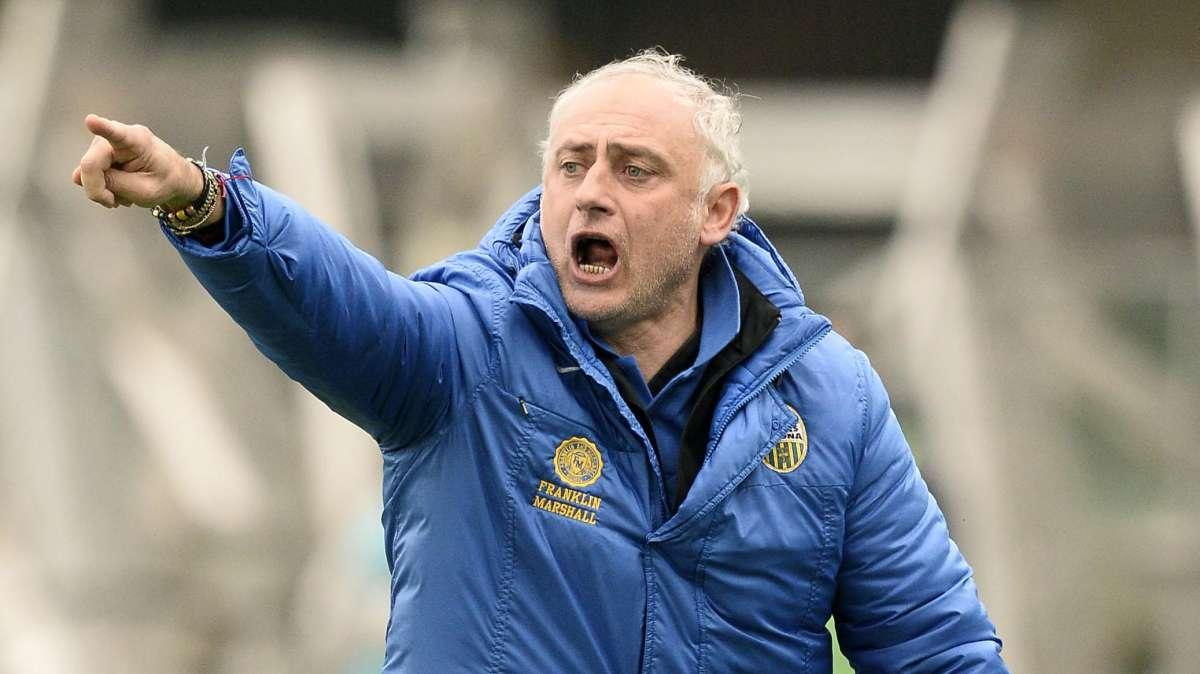 Verona, Mandorlini l'artefice di una squadra che non demorde mai. "Un allenatore sottovalutato", dice De Zerbi 