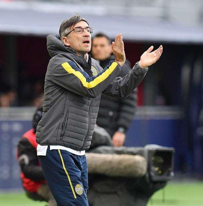 Serie A, il Verona batte il Cagliari e sogna, con merito, l'Europa