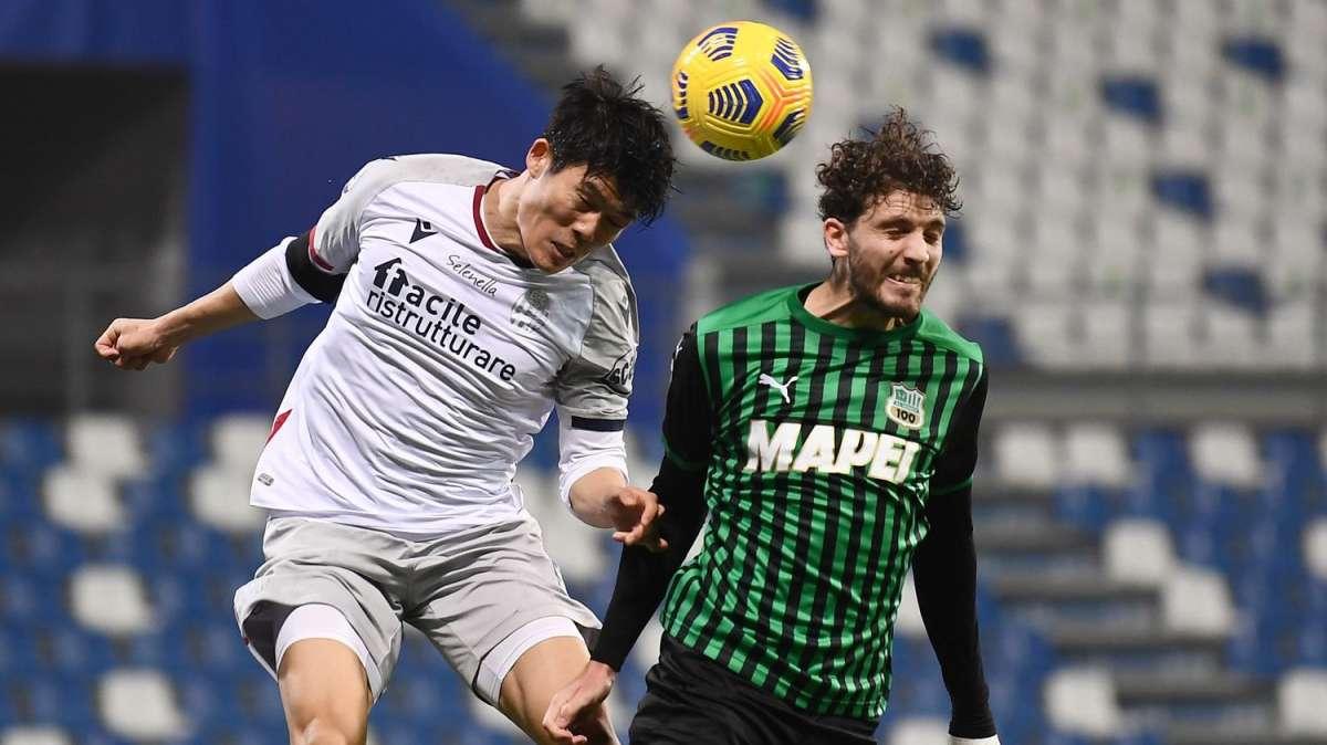 Il Bologna in 10 per un'ora resiste al Sassuolo: finisce 1-1