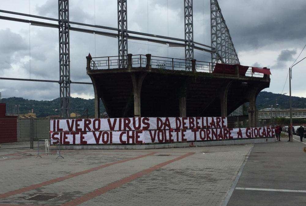 Filadelfia, parola agli ultras: due striscioni contro la ripresa