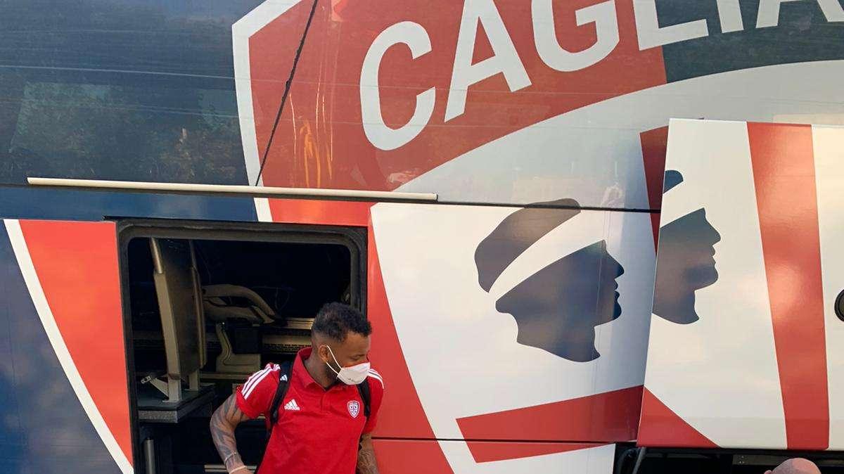 C'è un caso Covid anche nel Cagliari, non un calciatore