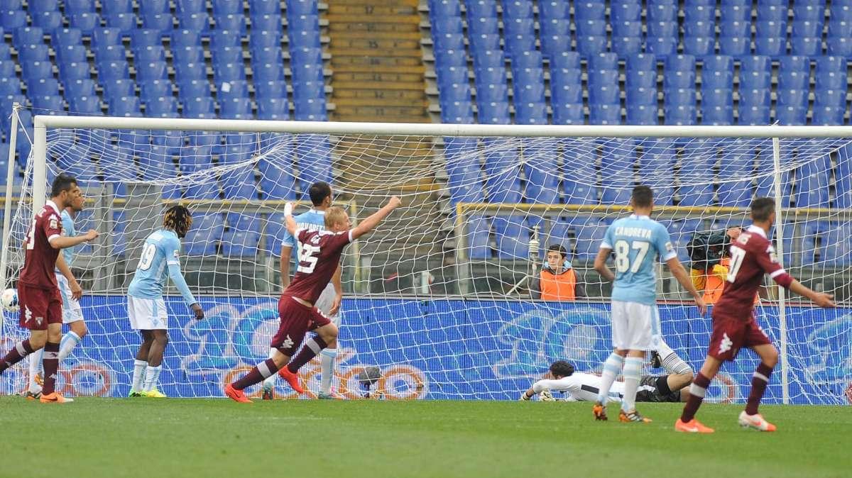 Torino, Larrondo in gruppo al cospetto di tanti tifosi 