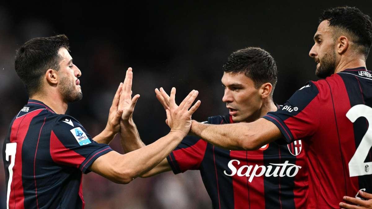 Serie A: 1-1 tra Lecce e Bologna all'intervallo. Orsolini risponde a Coulibaly