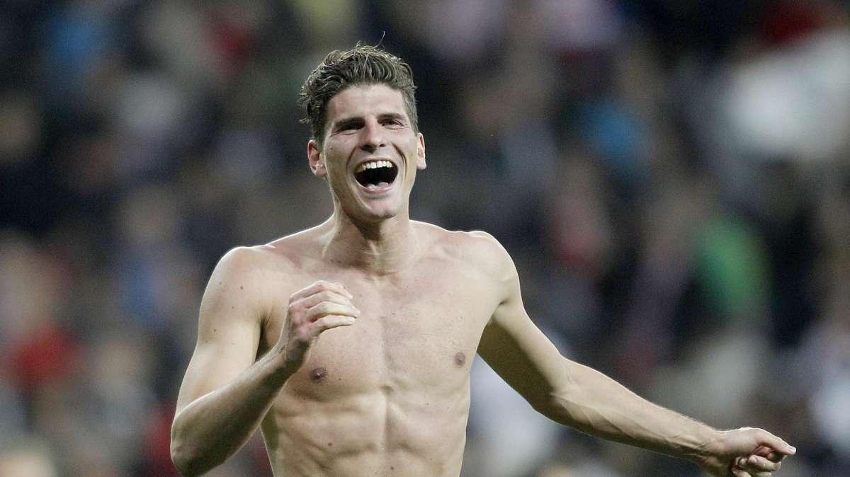 Fiorentina-Gomez, la presentazione di una star: "Perchè sono qui? La città è fantastica e la società ha grandi obiettivi"