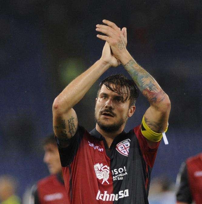 Cagliari, Dessena alla fine dei primi 45': "Ce la stiamo giocando alla pari. Partita molto tattica"