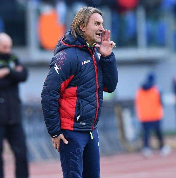 Crotone, Nicola: "Soddisfatto per la prestazione. Gli episodi arbitrali? Non commento, c'è il VAR"