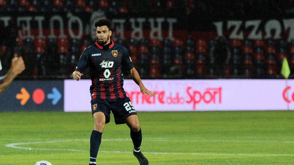 Ufficiale l'acquisto dell'attaccante Riviere per il Crotone