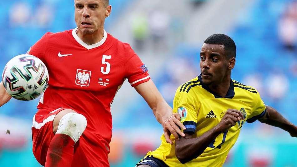 TRANSFERS - Arsenal not giving up on Swedish hitman Isak
