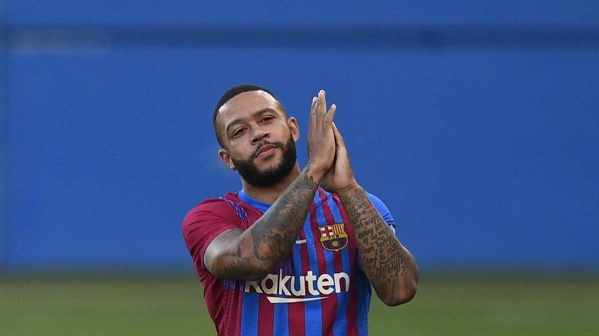 SERIE A - Roma likely to target Barcelona star, Depay