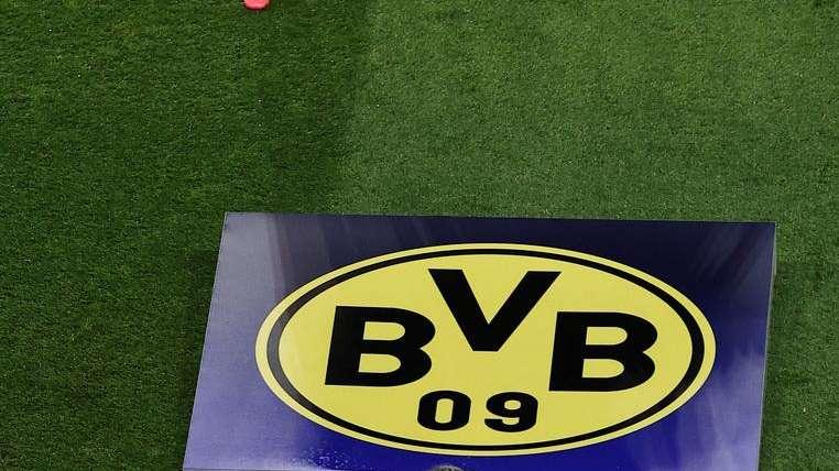 BUNDESLIGA - Borussia Dortmund sealing the deal on Donyell Malen