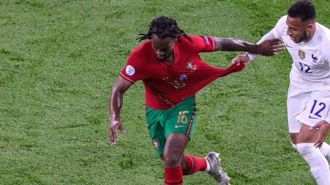 LIGA - Barcelona FC boss Koeman not interested in Sanches
