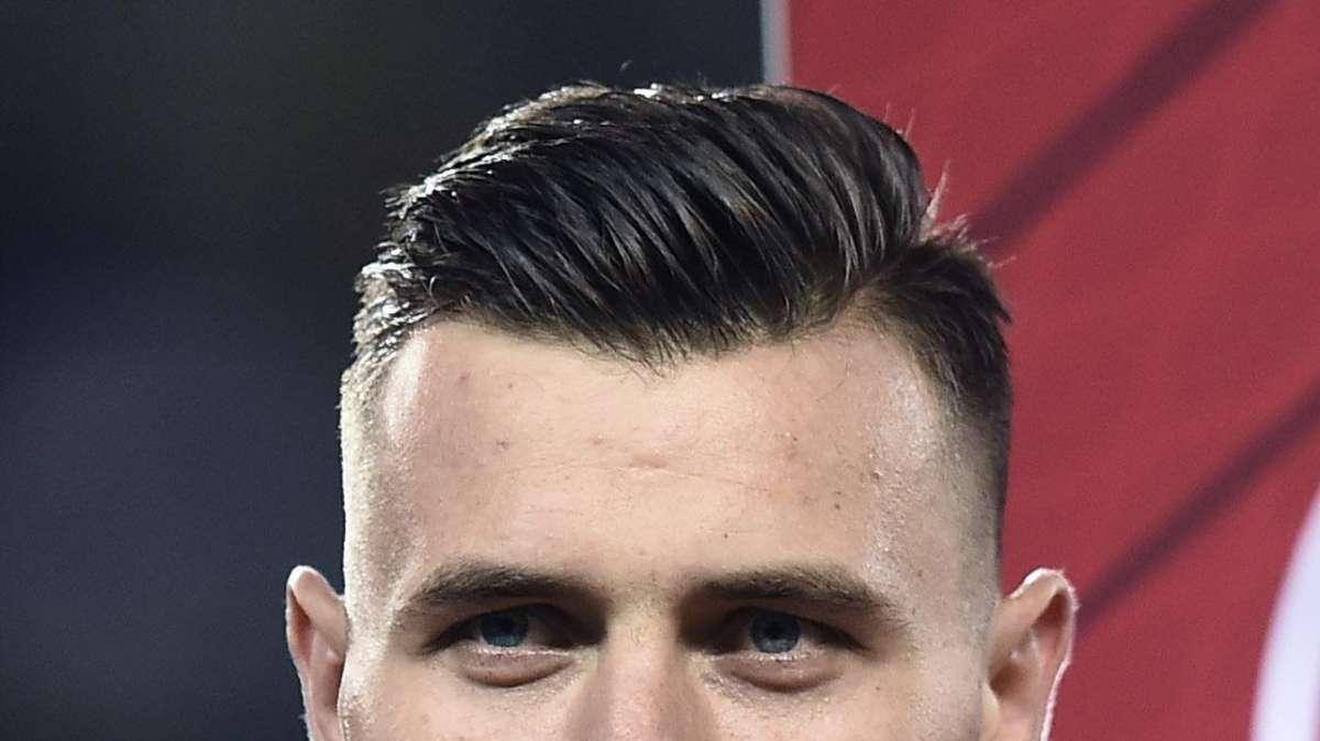 LA LIGA - Rayo goalie sensation Dimitrievski tracked by an A-lister