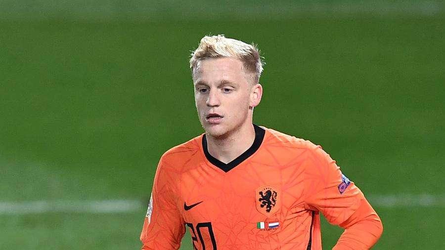 PREMIER - Man. United playmaker Van De Beek on a 3-fold exit way