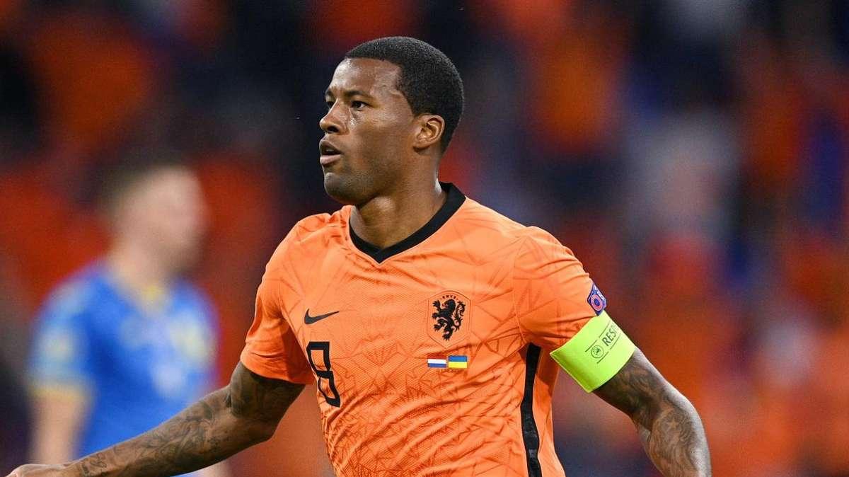SOCIAL - Gini Wijnaldum celebrates his new Paris life