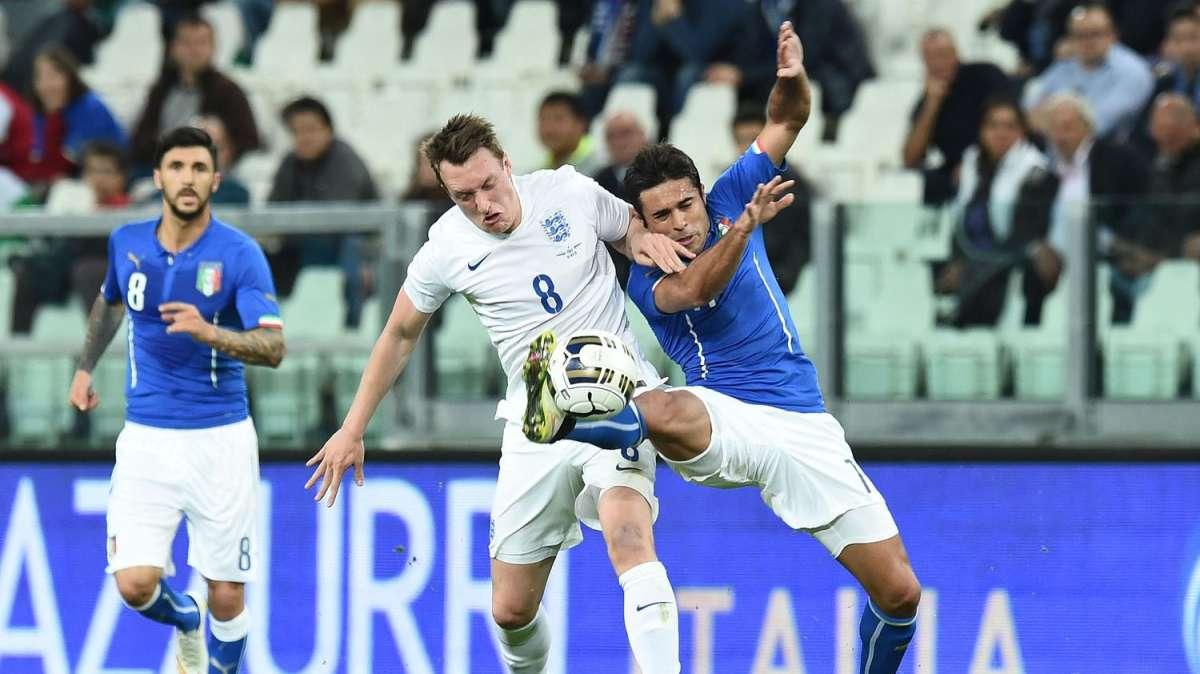 PREMIER - Phil Jones makes a comeback, selected against West Ham 