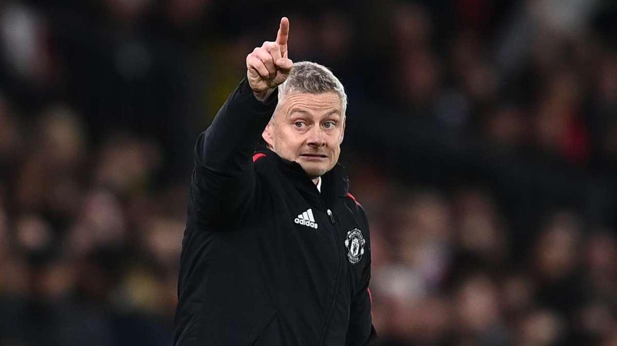 PREMIER - Report: Solskjaer to keep job for Spurs clash
