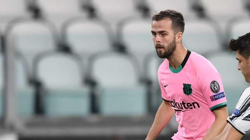LIGA - Barcelona FC playmaker Pjanic serious over joining Italy back